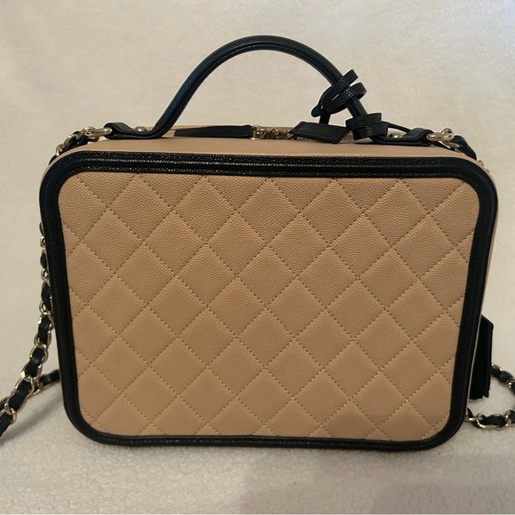 CHANEL Large Filigree Tan and Black Quilted Caviar Women's Bag - Picture 4 of 11